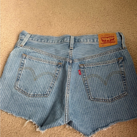 Levi 501 Shorts - Picture 2 of 2